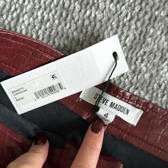 UNWORN TAGS ON Steve Madden Faux Leather skirt! - Picture 3 of 4